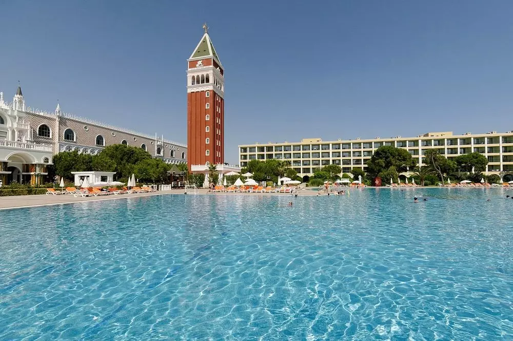 استخر Venezia Palace Deluxe Resort Hotel